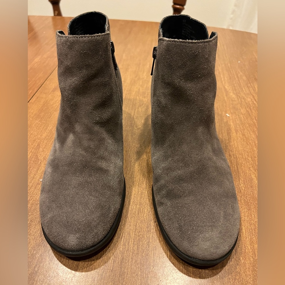 Born Gray Suede Ankle Boots/Booties Women’s Size 9